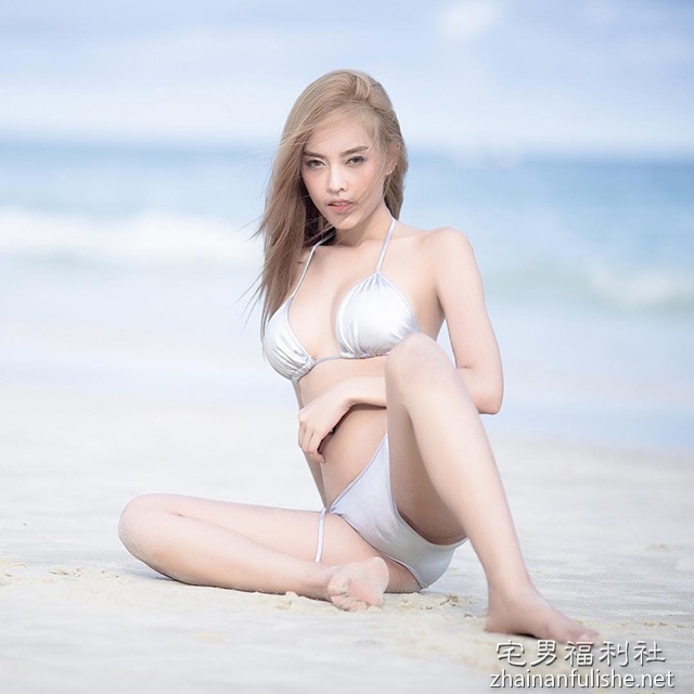 「大尺正妹」烤箱里耍性感!比基尼包覆不住美乳南半球直接出来晒日光浴! - 第12张 「大尺正妹」烤箱里耍性感!比基尼包覆不住美乳南半球直接出来晒日光浴! - 第12张