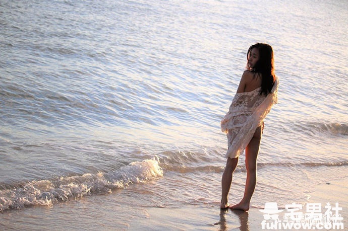 古铜色诱人美臀!毕业四年,板野友美首度拍摄性感写真 - 第19张 古铜色诱人美臀!毕业四年,板野友美首度拍摄性感写真 - 第19张