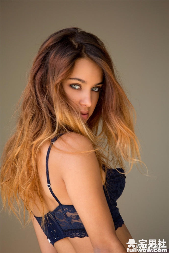 金发造型回归!靓丽性感的美国女尤 Uma Jolie - 第12张 金发造型回归!靓丽性感的美国女尤 Uma Jolie - 第12张