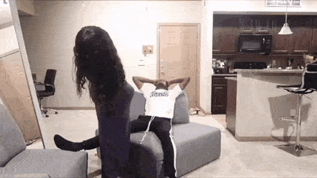 日刊:火遍微博的“手机腿”晒照大赛开启,你喜欢这种吗?