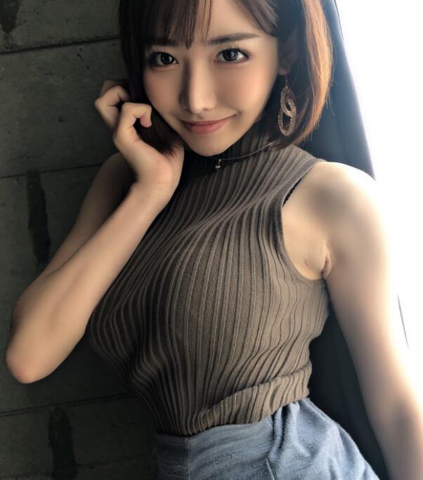 田えいみ(深田咏美)封神新科销售双料冠军,将三上悠亚踩在脚下