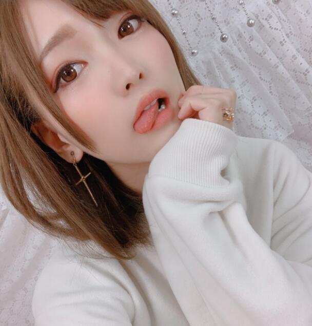 IESM-048 紧缚鞭打加滴油!星雨理(星あめり)痛并快乐着