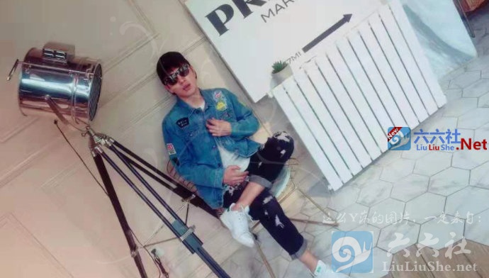 《来点喜剧》很火的年轻人爆笑脱口秀,主持人90后脱口秀艺人小哈