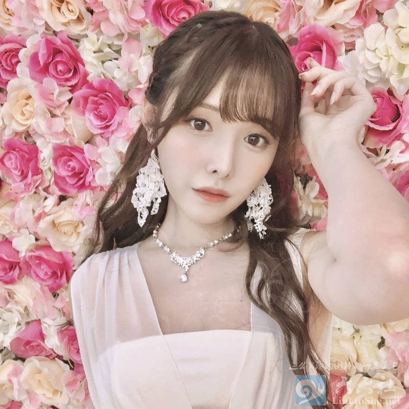 深田咏美、桥本有菜、高桥圣子穿上衣服是什么样子?哪一个更好看?