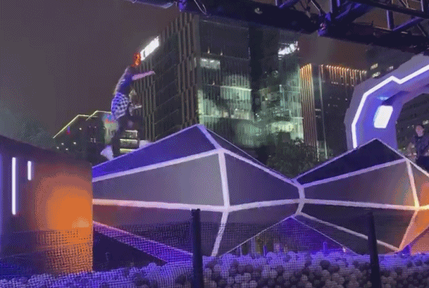 27日高以翔在录制《追我吧》时去世,这样是事情曾发生过