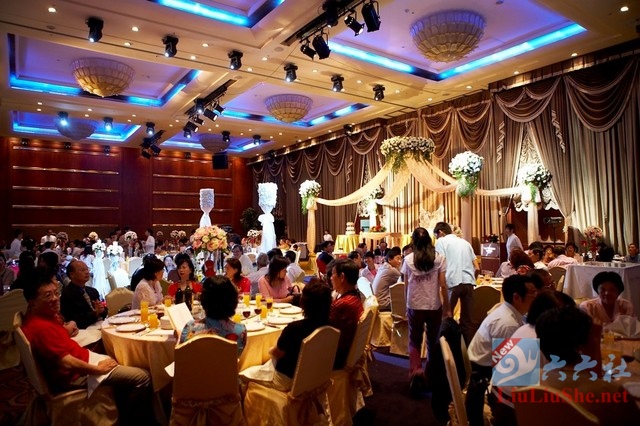 闺蜜伴娘团“刁难”伴郎太过火,新郎一怒之下跑了