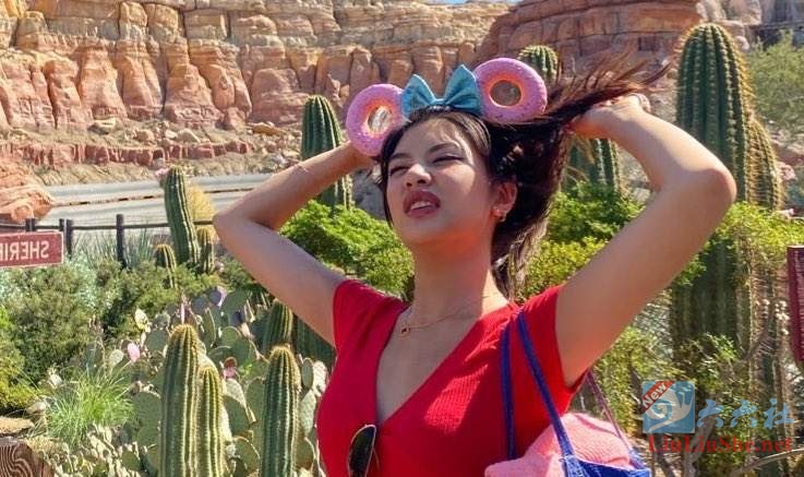 她有一个不会拍照的男友是怎样一种体验?这样做你的脚会不会抽筋?