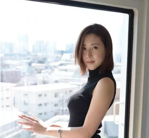 「松下纱荣子」为什么如此低调?再度封神的「深田咏美」也被压制