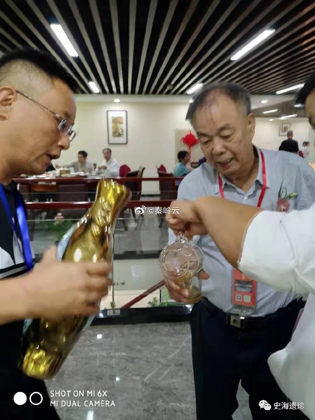 一群欺世盗名的酒囊饭袋,竟然喝掉一瓶价值2000万的茅台酒