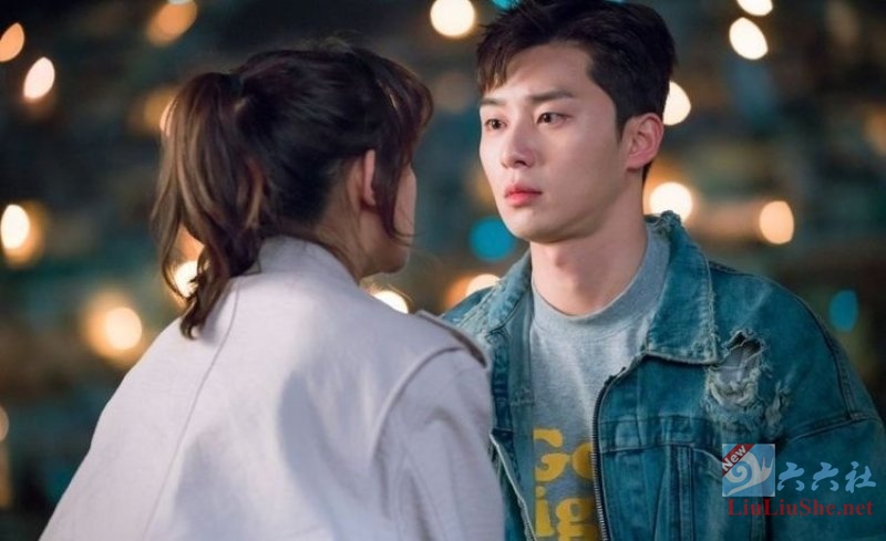 男人摸头女生头代表什么?10个动作让男女之间更加暧昧