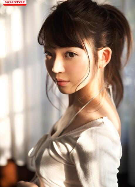新世代偶像诞生!18岁美少女《槙泉奈》奇迹肉体