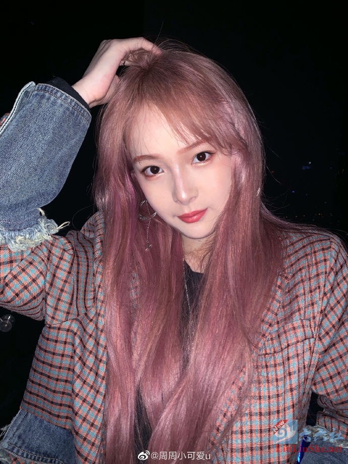 快手周周前男友是谁? 快手网红周周家世背景显贵 全网热点精选 第2张-宅男社