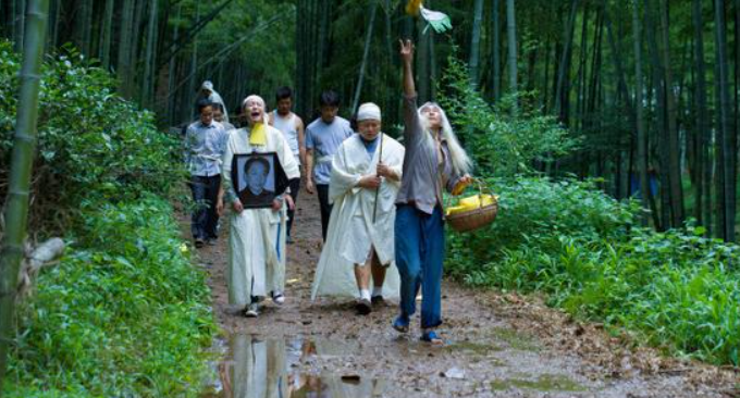 电影《周而复死 2020》一场由欲望编织的荒诞困局-星玉馆