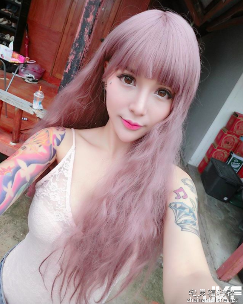 网络疯传「超胸爆乳DJ」饱满上围太惹火！超邪恶「美乳线条」画面好销魂… - 第5张