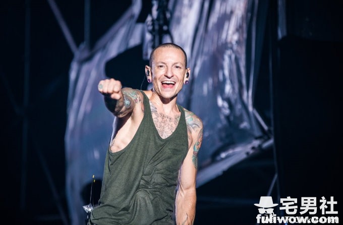 图片[2]-最有感情的嘶吼嗓音《联合公园１０首经典名曲》送别回忆中的「查斯特」。-星玉馆