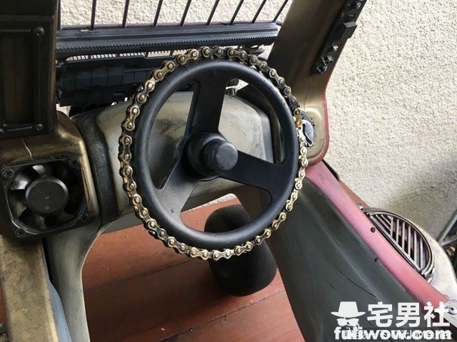 图片[5]-牛叉老爸把娃娃车改造成《疯狂麦斯》里的超威铠甲车！-星玉馆