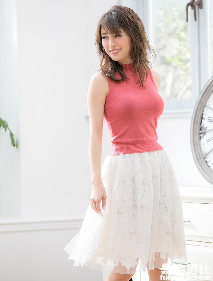 水着上阵！日本知性美女泉里香再解放 - 第8张