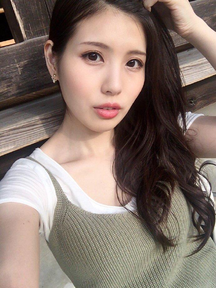 明明可以靠巨乳的美女漫画家 伏见彩香（ふしみ彩香） - 第7张