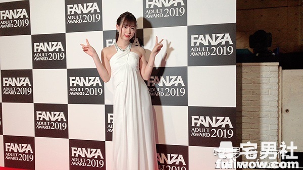 一年一度！FANZA成人赏结果发表，新科艾薇影后当场激动落泪啦！ - 第4张