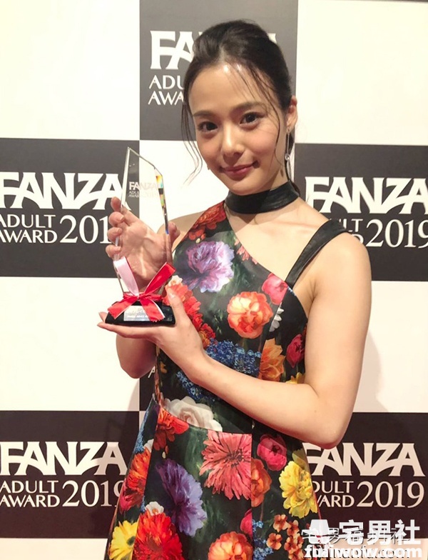 一年一度！FANZA成人赏结果发表，新科艾薇影后当场激动落泪啦！ - 第6张