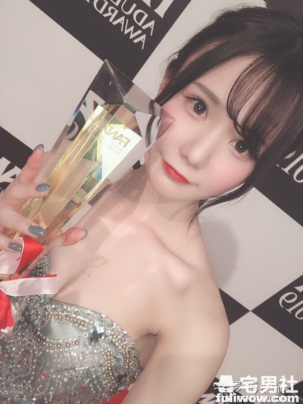 一年一度！FANZA成人赏结果发表，新科艾薇影后当场激动落泪啦！ - 第16张