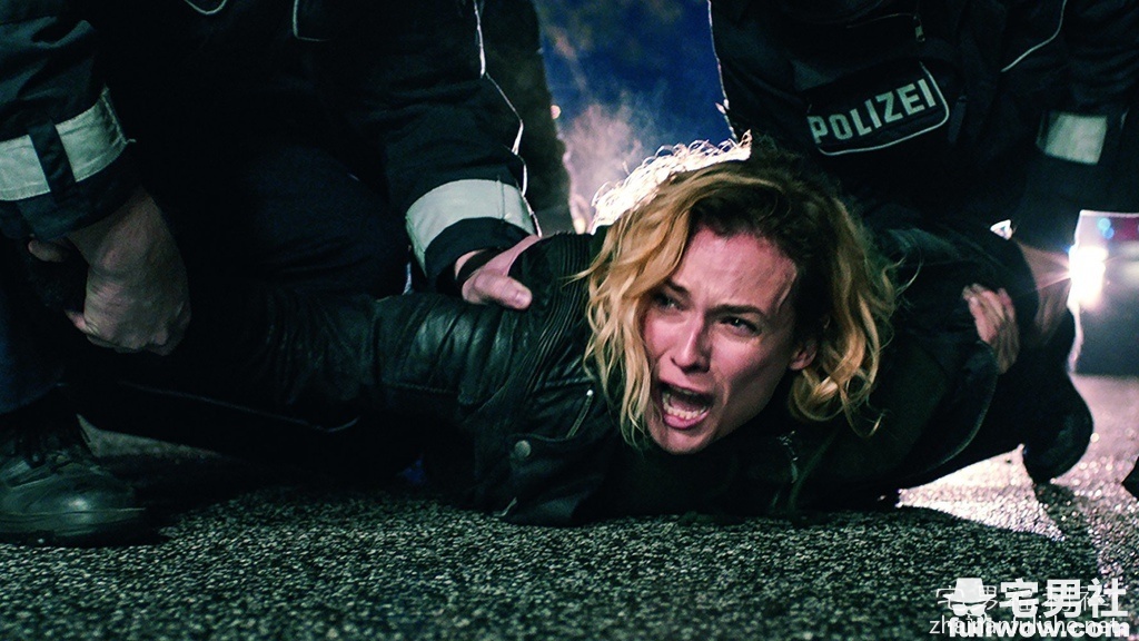 《烈爱天堂》，平静的海、浓烈的爱。 - 第3张