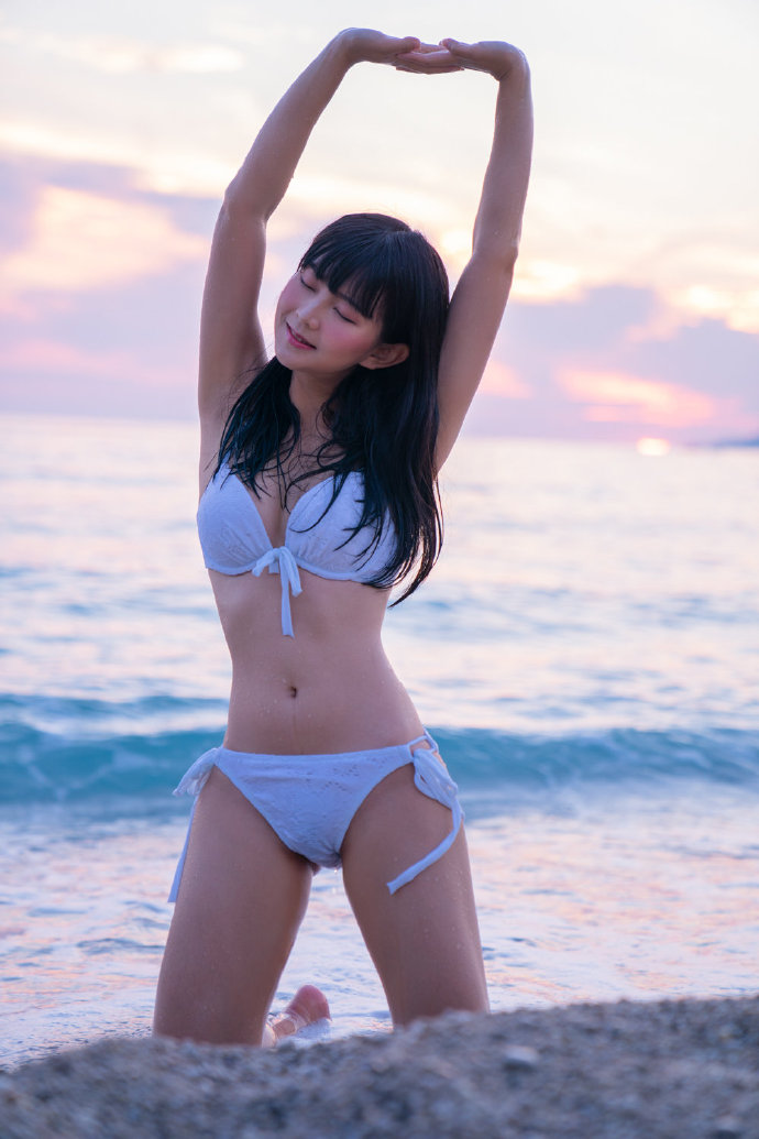 妹子图@澪mio兔兔纸 在爱琴海日落下的清凉-星玉馆