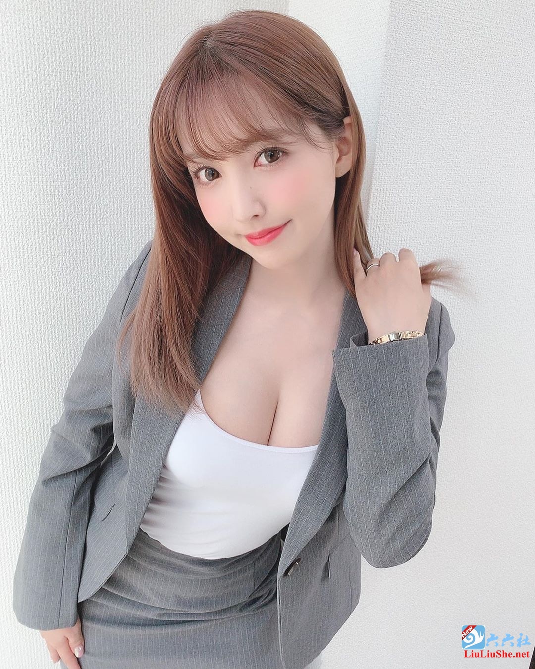 来跟着天后「三上悠亚」看看她一天的拍摄行程吧！-星玉馆