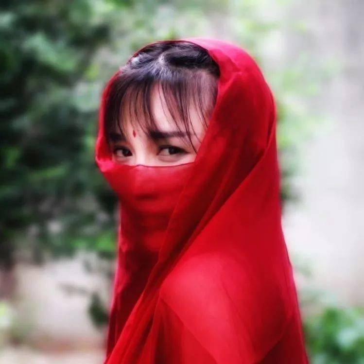 李子柒的有幕后团队帮她吗？李子柒的视频是包装出来的吗？-星玉馆