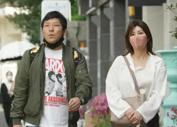 美乃雀(美乃すずめ)被抓到了，在丑男艺人过夜-星玉馆