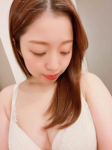 G乳肥臀「长泽里实」精选作品推荐封面及图片剧情介绍-星玉馆