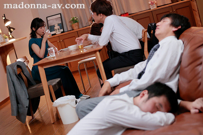 「热吻下的失控」系列作品推荐封面及剧情图片介绍-星玉馆