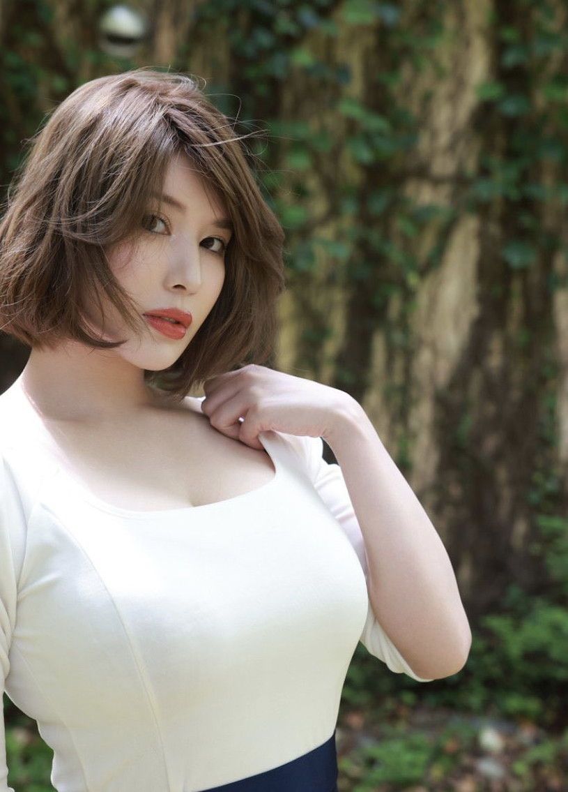 J罩杯神乳正妹《凪光》精选作品推荐封面及剧情图片介绍-星玉馆