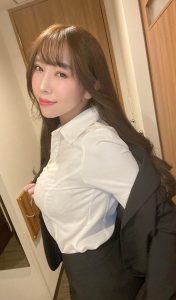 美奶人妻《上羽绚》最新作品推荐封面及剧情图片介绍-星玉馆