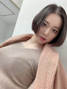 本物人妻《平井栞奈》精选作品推荐封面及剧情图片介绍-星玉馆