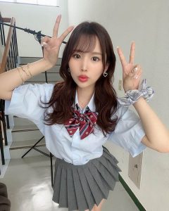 细腰巨乳学生妹《新井里真》精选作品推荐封面及剧情图片介绍-星玉馆